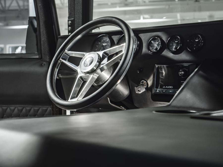Торпедо Hummer H1 Supertruck by Mil-Spec Automotive 2020 года  (фото 8 из 13)